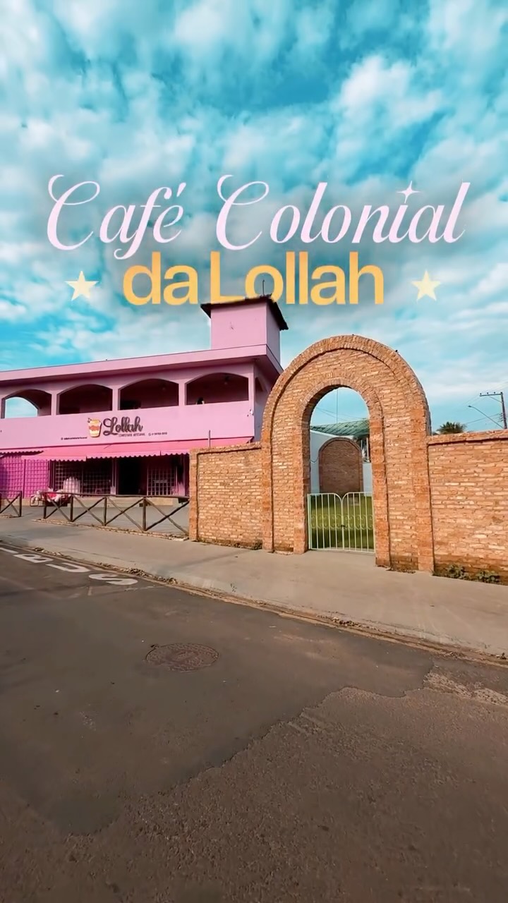 Fachada rosa da Lollah em Catanduva, com entrada do Café Colonial