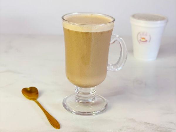 Café cremoso servido pela Lollah